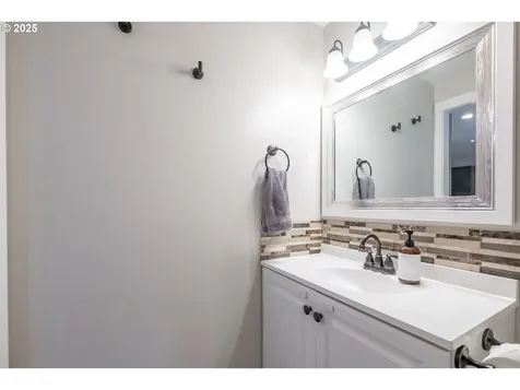 500 Angelee Court Lebanon OR 97355