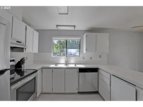 5757 SW 50th Drive Portland OR 97221