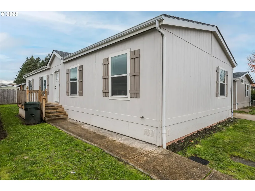 5217 Silver Loop NE Salem OR 97305