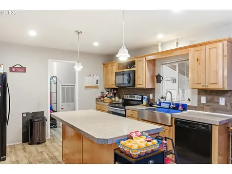 5217 Silver Loop NE Salem OR 97305