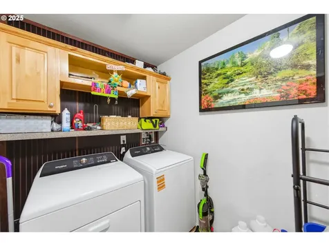 5217 Silver Loop NE Salem OR 97305
