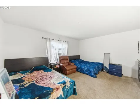 5217 Silver Loop NE Salem OR 97305