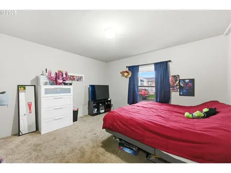 5217 Silver Loop NE Salem OR 97305