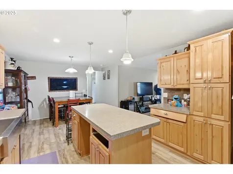 5217 Silver Loop NE Salem OR 97305
