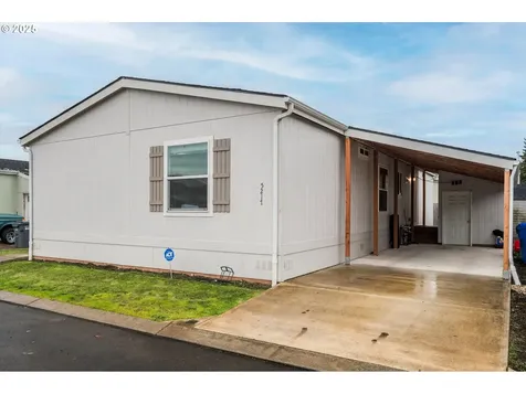 5217 Silver Loop NE Salem OR 97305