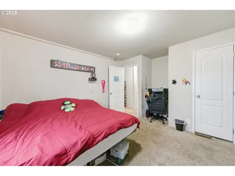 5217 Silver Loop NE Salem OR 97305