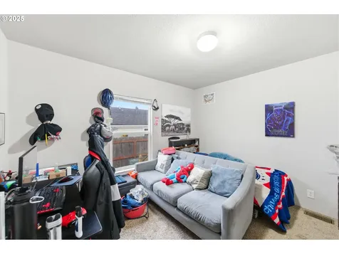 5217 Silver Loop NE Salem OR 97305