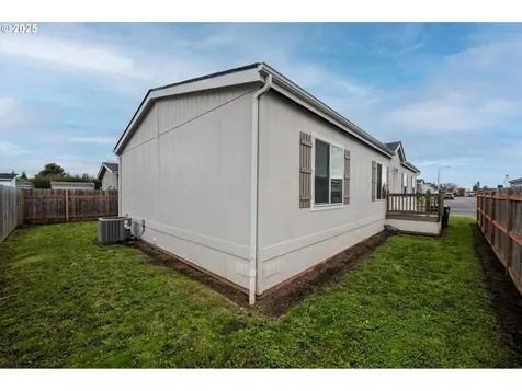 5217 Silver Loop NE Salem OR 97305