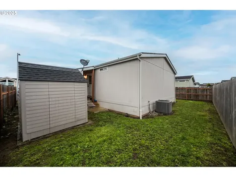 5217 Silver Loop NE Salem OR 97305