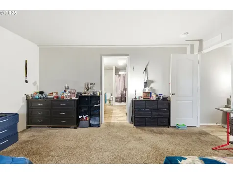 5217 Silver Loop NE Salem OR 97305