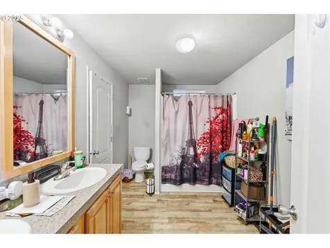 5217 Silver Loop NE Salem OR 97305