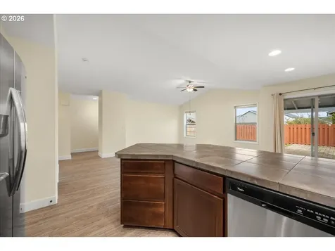 3614 Sweetwater Avenue Woodburn OR 97071
