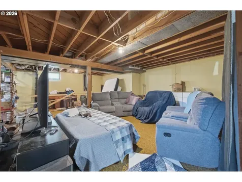 12101 SE Lincoln Street Portland OR 97216