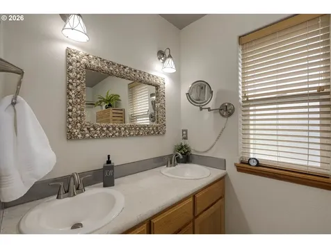 1450 NE Kerry Court Mcminnville OR 97128