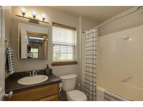 1450 NE Kerry Court Mcminnville OR 97128