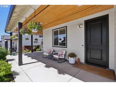 2031 E 9th Street La Center WA 98629