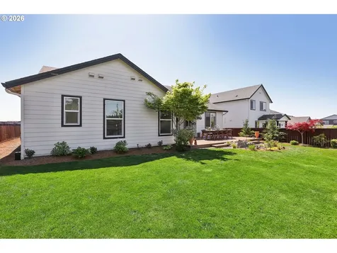 2031 E 9th Street La Center WA 98629