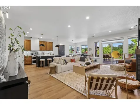 2031 E 9th Street La Center WA 98629