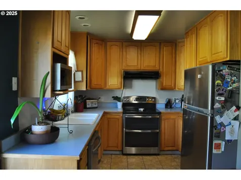1529 Brentwood Avenue Eugene OR 97404