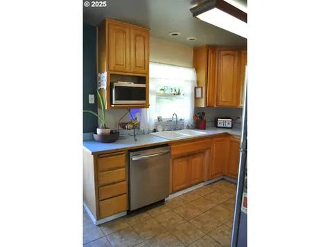 1529 Brentwood Avenue Eugene OR 97404