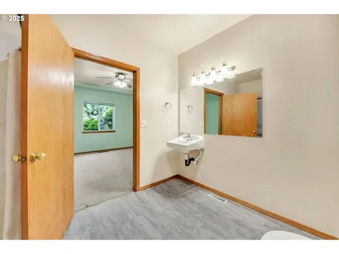 1041 Irving Road Eugene OR 97404
