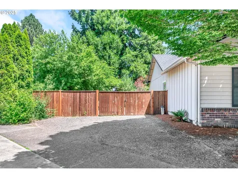 1041 Irving Road Eugene OR 97404