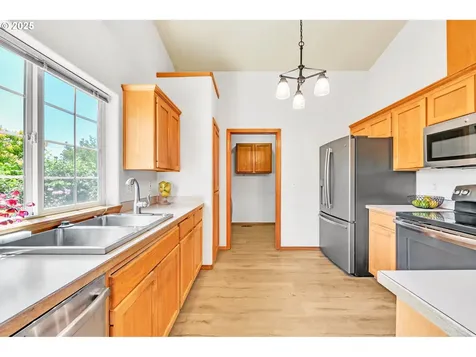 1041 Irving Road Eugene OR 97404
