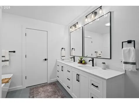 15735 NE Browndale Farm Road Aurora OR 97002