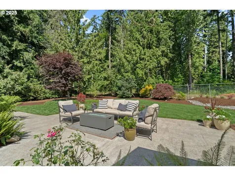 15735 NE Browndale Farm Road Aurora OR 97002