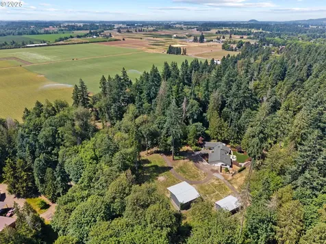 15735 NE Browndale Farm Road Aurora OR 97002