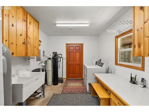92033 Deadwood Creek Road Deadwood OR 97430