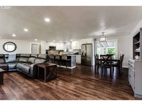 1088 Linda Lane Springfield OR 97478