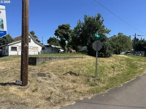 105 NE Pine Street Oakland OR 97462