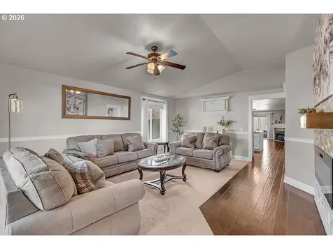 4460 Morfitt Street Hubbard OR 97032