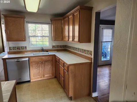 941 Cascade Drive NW Salem OR 97304