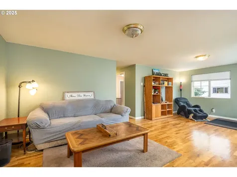 460 W Oregon Avenue Creswell OR 97426