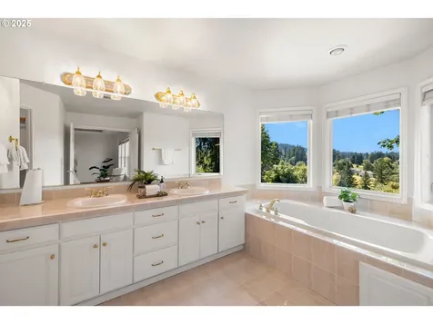 2360 Michael Drive West Linn OR 97068