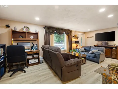 89407 Knight Road Elmira OR 97437
