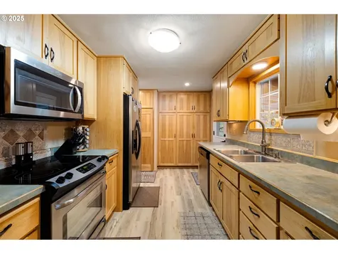 89407 Knight Road Elmira OR 97437