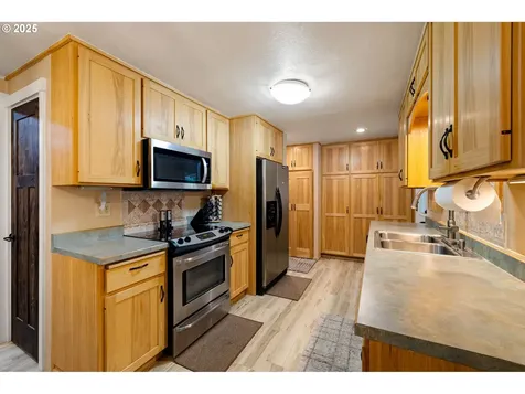 89407 Knight Road Elmira OR 97437