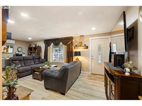 89407 Knight Road Elmira OR 97437