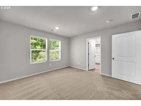 9442 N Chestnut Court Camas WA 98607
