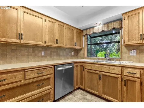11808 SE Alder Street Portland OR 97216