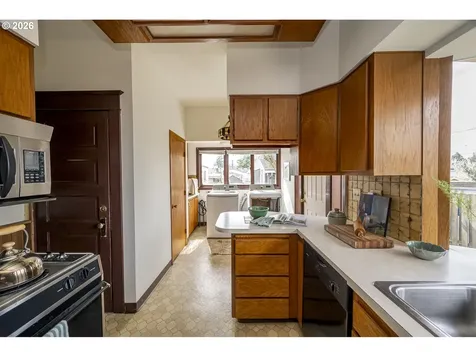 8324 NE Eugene Street Portland OR 97220