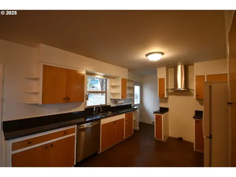 2534 W 10th Street The Dalles OR 97058