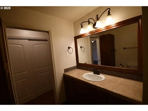 2534 W 10th Street The Dalles OR 97058
