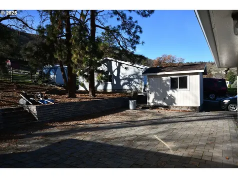 2534 W 10th Street The Dalles OR 97058