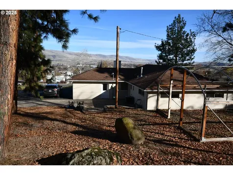 2534 W 10th Street The Dalles OR 97058