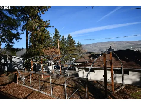 2534 W 10th Street The Dalles OR 97058