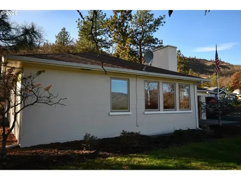 2534 W 10th Street The Dalles OR 97058